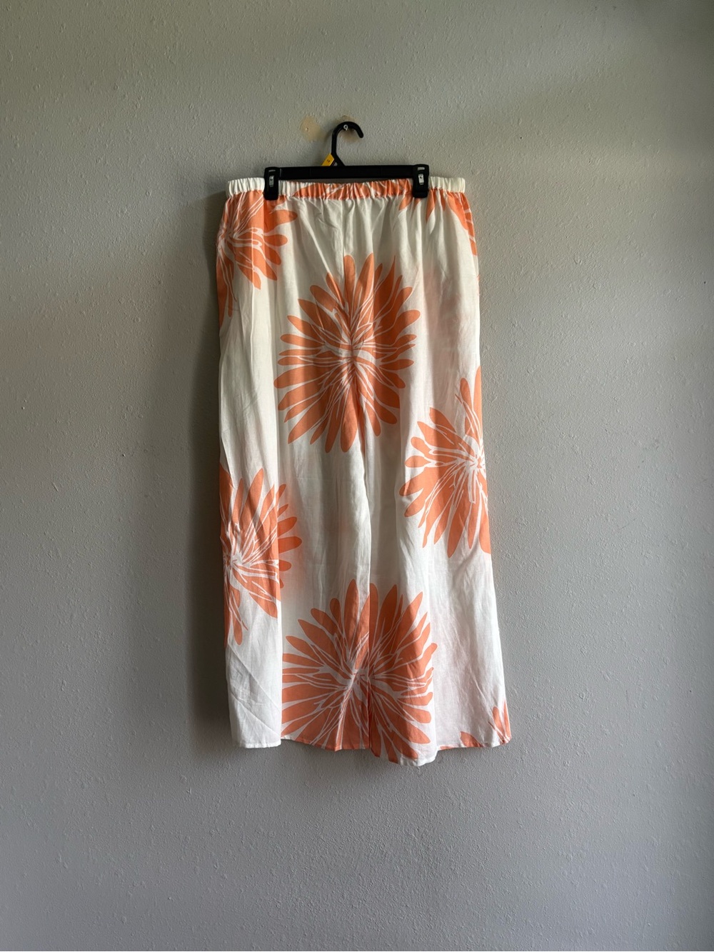 Women’s Floral Two-Piece Pantsuit - Peach & White - Picture 6 of 7